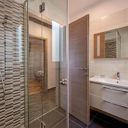 Arbanija Sleeps 8 With Pool Air Con And Wifi Villa Trogir